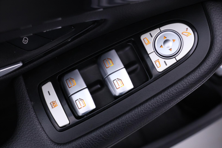 Mercedes-Benz Třídy C 1,6 85kW Kůže LED 180d