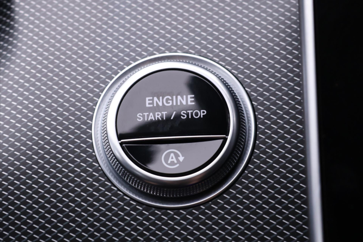 Mercedes-Benz Třídy C 1,5 200 150KW LED Navi