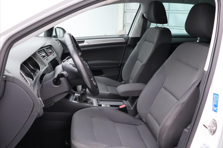 Volkswagen Golf 1,2 TSI 77kw ORIG.ALU Perleť