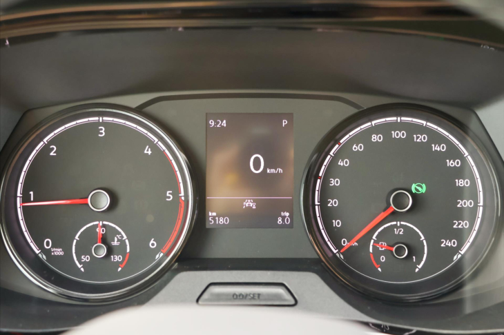 Volkswagen Transporter 2,0 TDI DSG DR 8-Míst Bulli