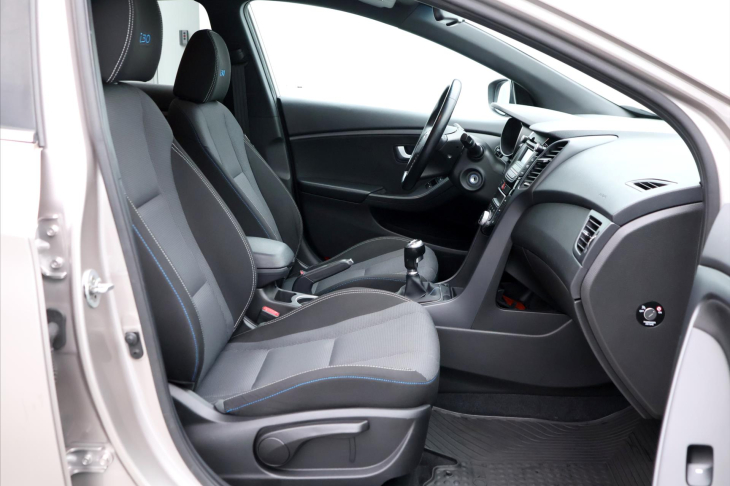 Hyundai i30 1.6 GDI 99kW CZ Trikolor Tažné