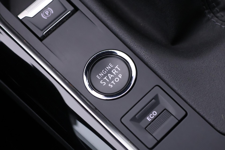 Peugeot 5008 1,2 PT 96kW Allure 7.Míst DPH