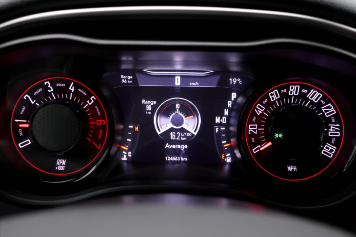 Dodge Challenger 5,7 V8 HEMI 277KW Aut.klima