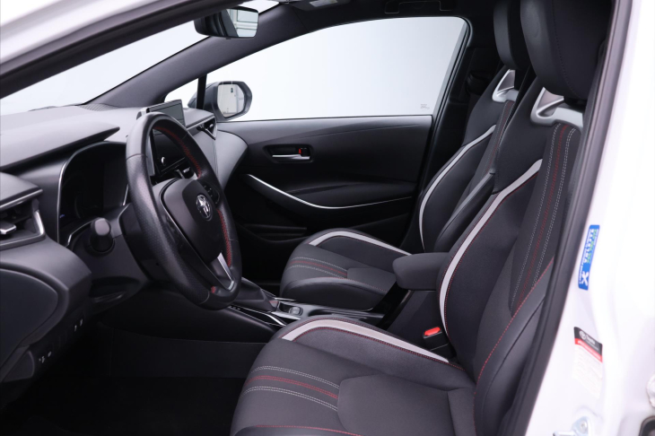 Toyota Corolla 1,8 Hybrid e-CVT 1.Maj DPH GR