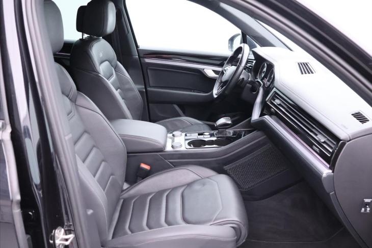 Volkswagen Touareg 3,0 TDI 210kW R-Line Tiptronic CZ DPH