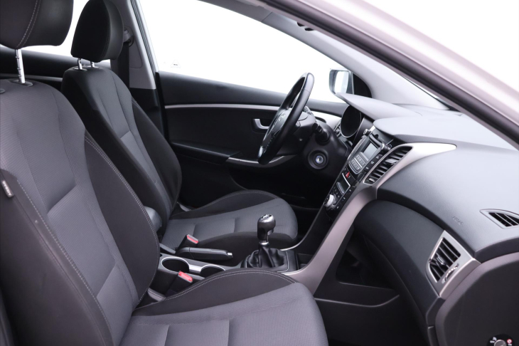 Hyundai i30 1,6 CRDi 81 kW Tažné Aut.klima
