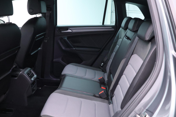 Volkswagen Tiguan 2,0 TDI 140kW DSG R-LINE 4M CZ