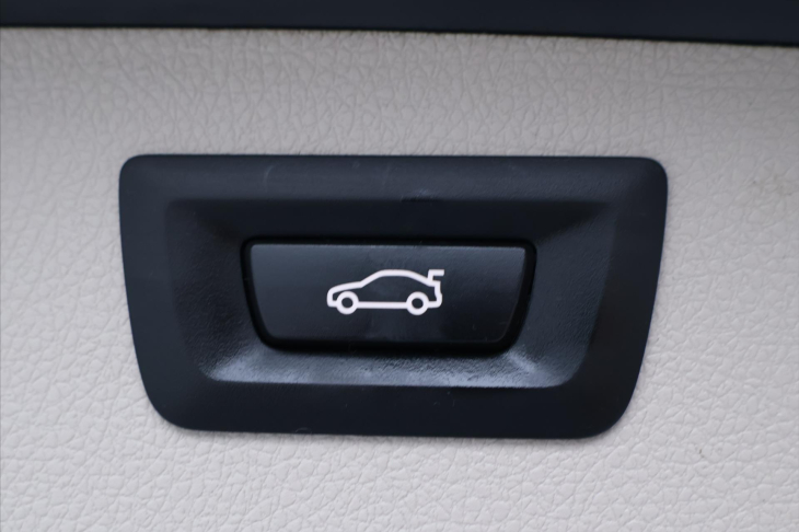 BMW Řada 3 2,0 318d xDrive Xenon Navi Kůže