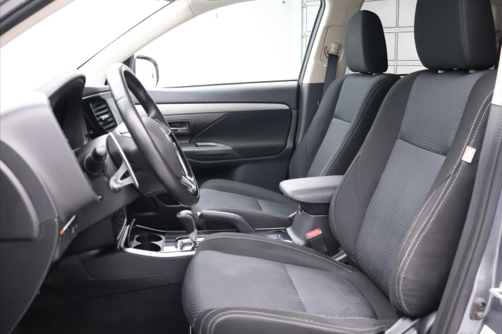 Mitsubishi Outlander 2,0 MIVEC 110kW Intense 4WD