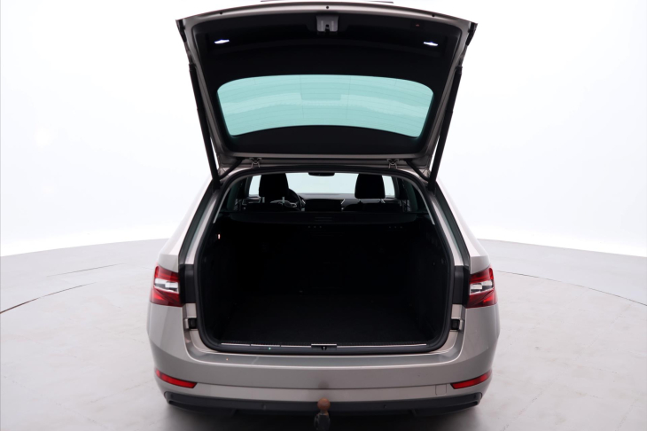 Škoda Superb 2.0 TDI 110kW Style Bi-Xenon
