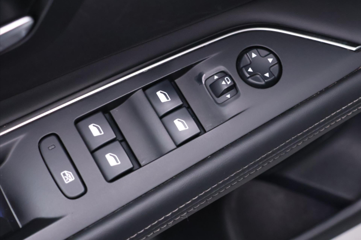 Peugeot 3008 2,0 HDI 110kW Allure LED CZ