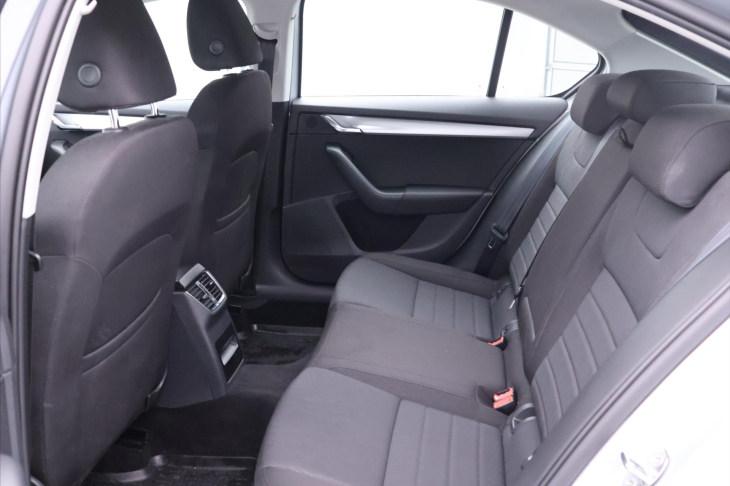 Škoda Octavia 1,4 103 kW AUT Elegance CZ