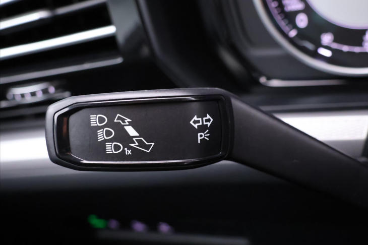 Volkswagen Touareg 3,0 TDI V6 170kW DSG 4M CZ DPH