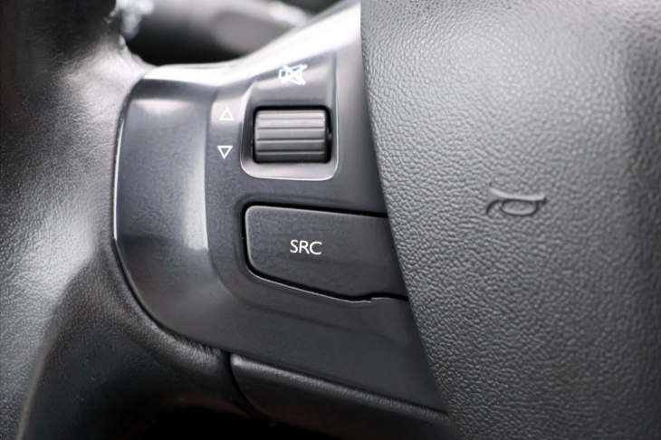 Peugeot 2008 1,2 PureTech 61kW Allure CZ