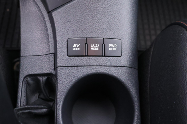 Toyota Auris 1,8 Hybrid e-CVT Executive CZ