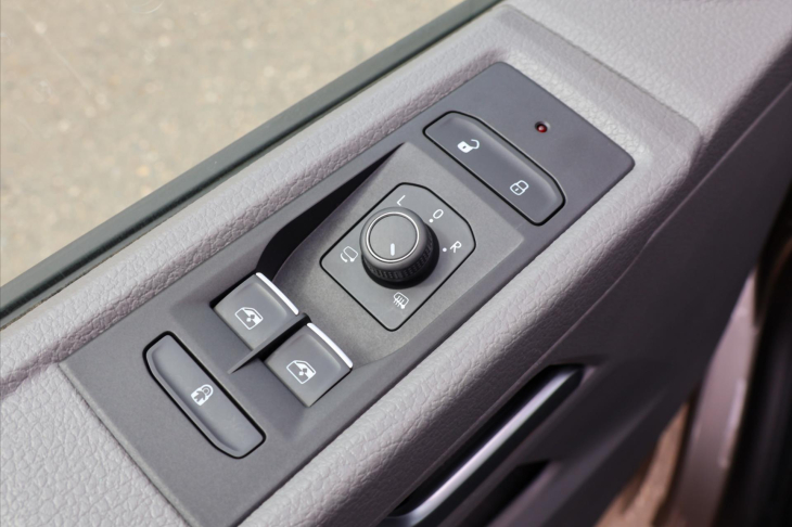 Volkswagen Transporter 2,0 TDI DSG Bulli Long 9-Míst