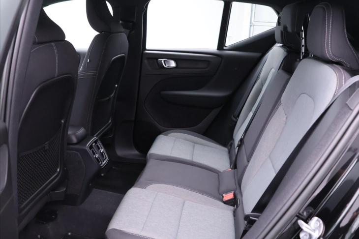 Volvo XC40 2,0 B4 145kW DCT Plus Dark DPH