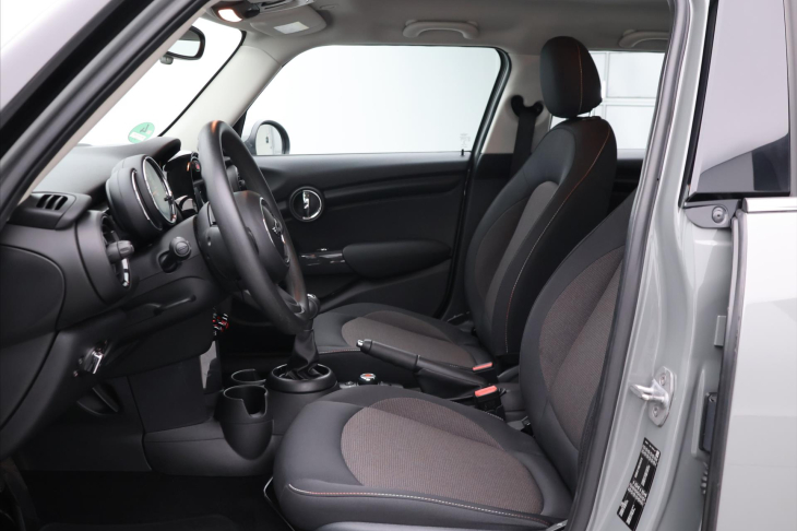 Mini Cooper 1,5 100 kW 1.Maj. Aut.klima