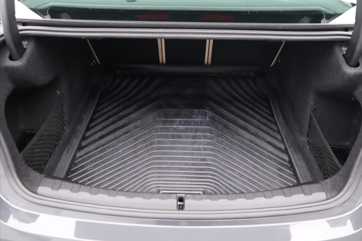 BMW Řada 3 3,0 330da 195kW xDrive CZ 1.Maj