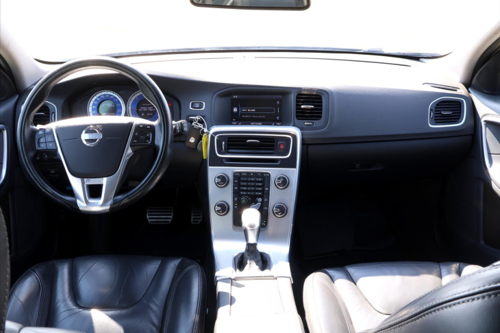 Volvo V60 2,4 D4 V5 Aut. AWD R-design