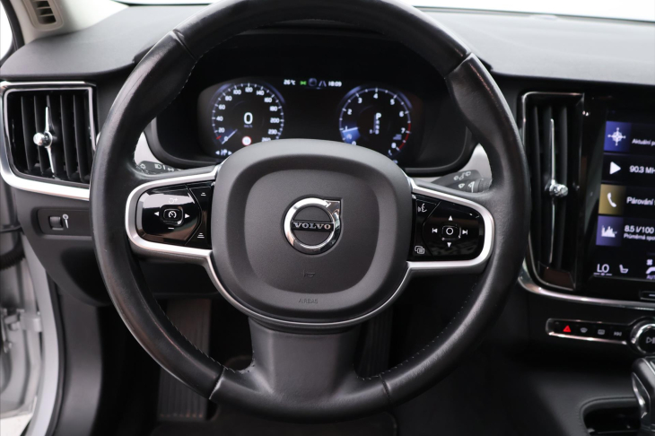 Volvo V90 2,0 T5 184kW Momentum CZ DPH