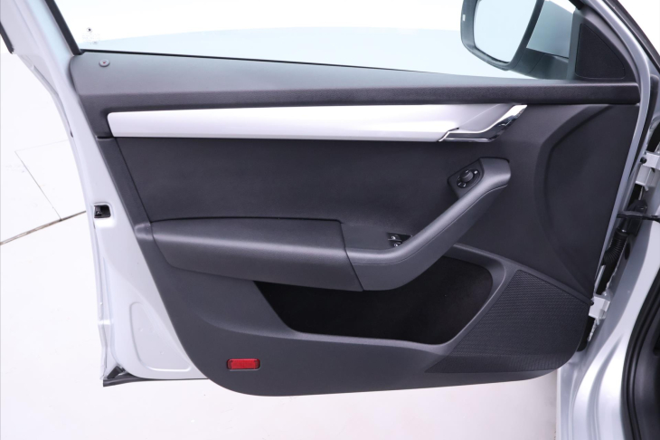 Škoda Octavia 1,6 TDI Ambition Xenon CZ DPH