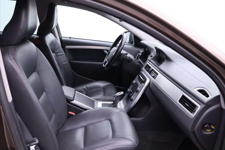 Volvo V70 2,4 D5 158 kW Summum