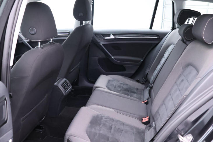 Volkswagen Golf 1,4 TSI 92kW Highline 1.Majitel