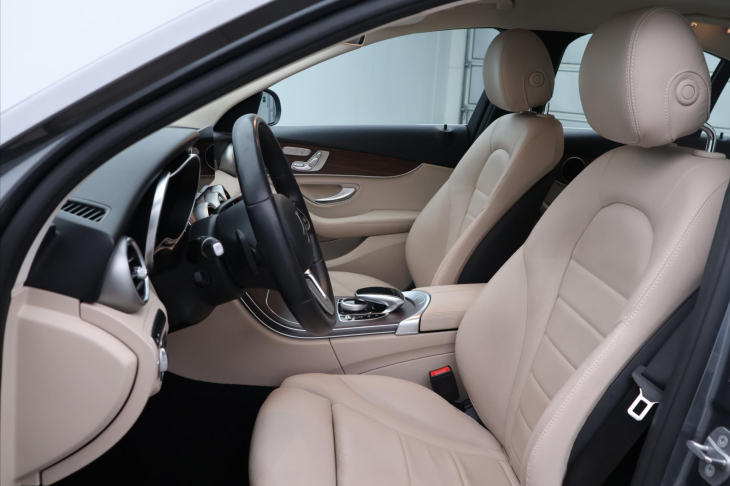 Mercedes-Benz Třídy C 2,0 C300 190kW CZ AMG paket