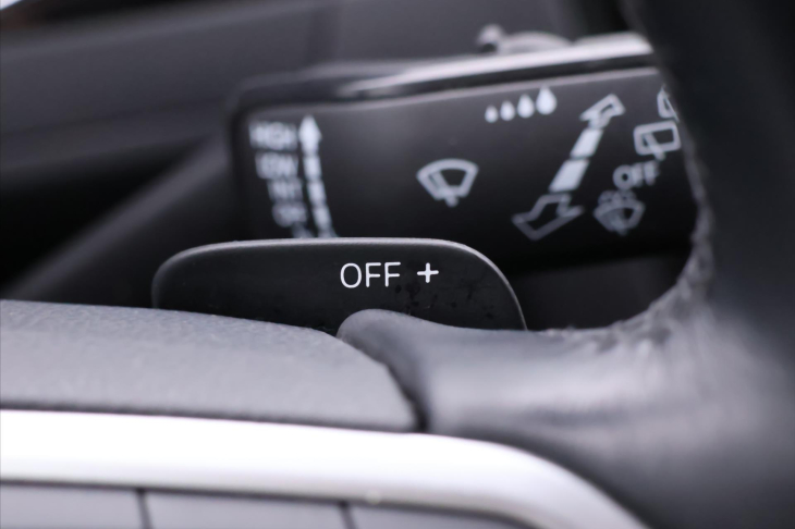 Volkswagen Passat 2,0 TDI 140kW DSG Business LED