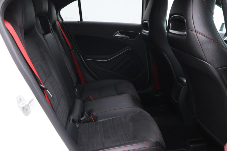 Mercedes-Benz Třídy A 2,0 45 265 kW 4Matic AMG Klima