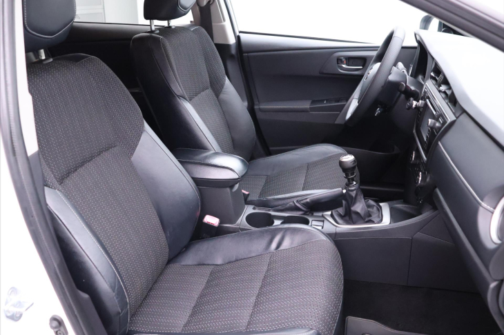 Toyota Auris 2,0 D-4D CZ Sports 1.Maj Tažné