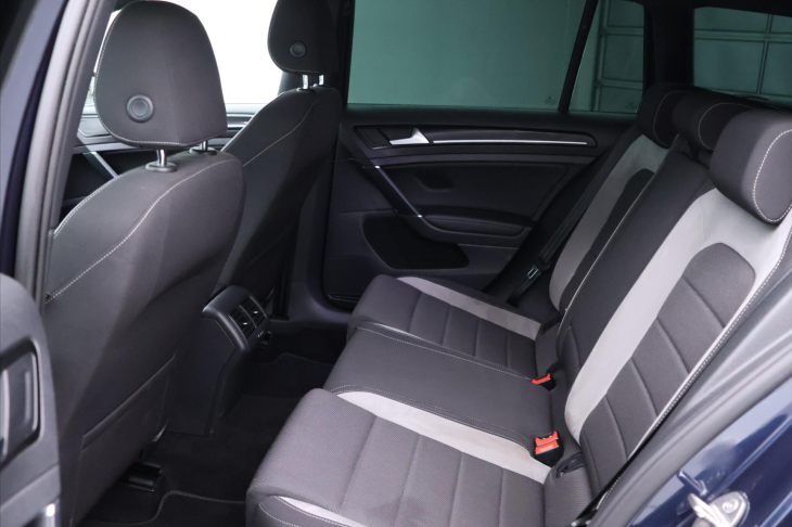 Volkswagen Golf 2,0 TSI R 221kW DSG 4Motion