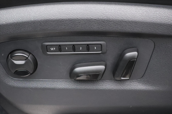 Volkswagen Multivan 2,0 TDI 146kW Highline DSG CZ DPH