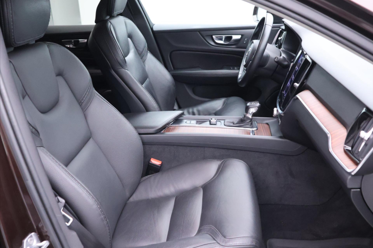 Volvo V60 2,0 D4 Drive-E Aut. AWD CZ DPH