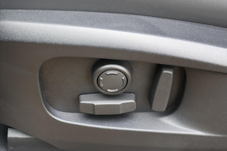 Land Rover Defender 5,0 110 P425 X-DYNAMIC CZ DPH