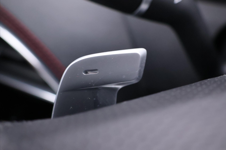 Jaguar XE 2,0 P300 221kW R-Dynamic DPH