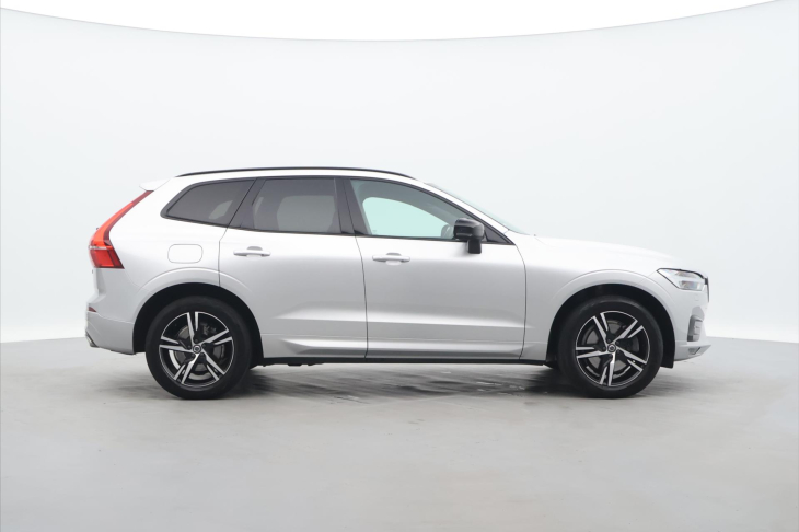 Volvo XC60 2.0 B4 145kW R-Design CZ Aut.