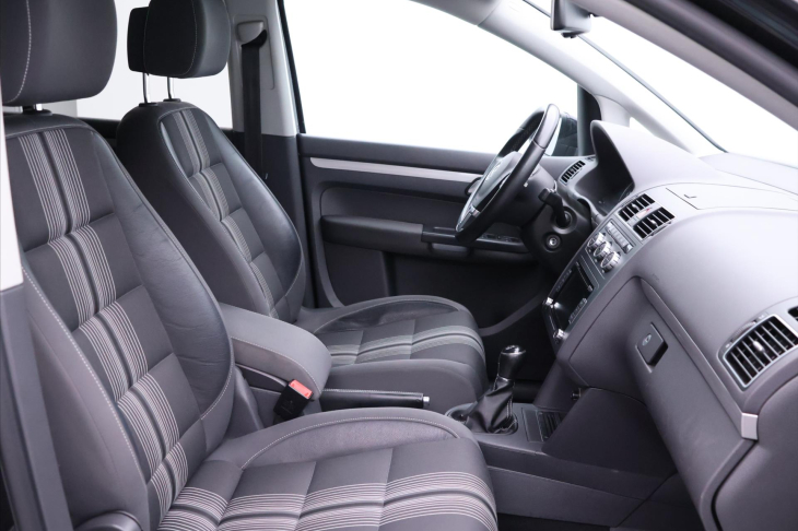 Volkswagen Touran 1,2 TSI Match 7-Míst Serv.kniha