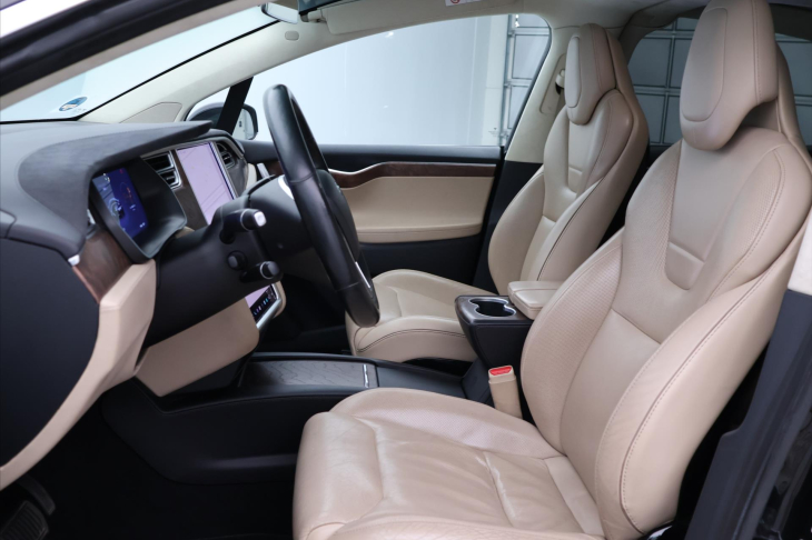 Tesla Model X 90D 79kW Tažné