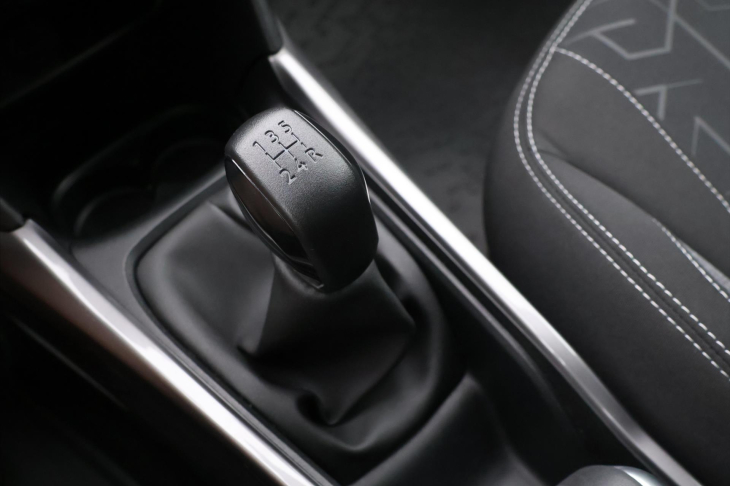 Peugeot 2008 1,2 PT 110k Active Klima CZ