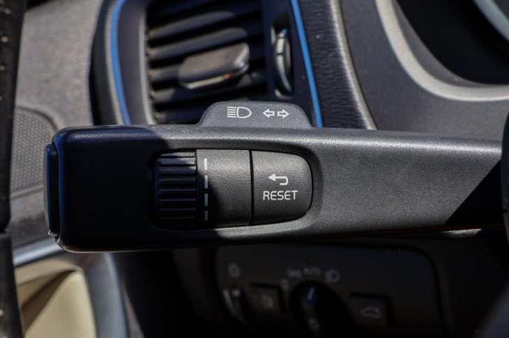 Volvo V40 2,0 D2 Aut. Cross Country 1Maj