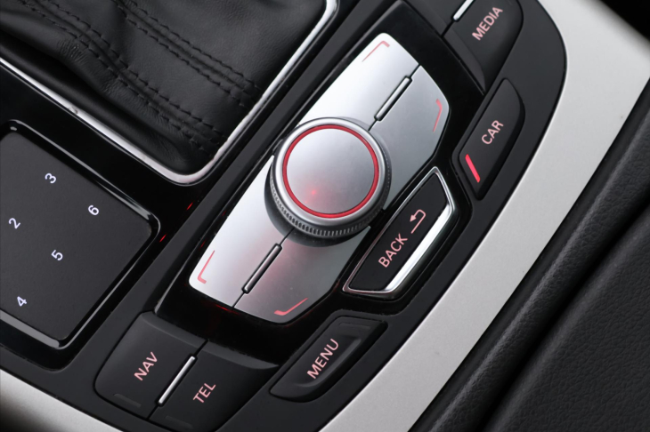 Audi A6 Avant 3,0 TDI 150KW KLIMA PANORAMA