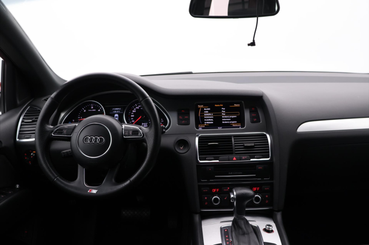 Audi Q7 3,0 TDI 150kW S-line CZ DPH
