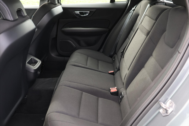 Volvo V60 2,0 D4 145kW Aut. LED Navi DPH