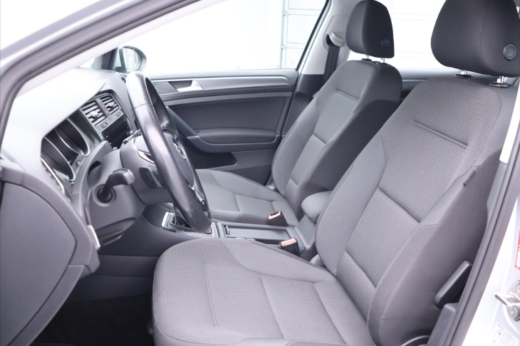 Volkswagen Golf 2,0 TDI 110kW DSG 1.Maj. DPH