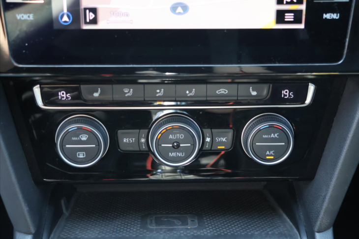 Volkswagen Passat 2,0 TDI 110kW DSG Elegance