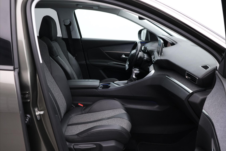 Peugeot 5008 1,2 PT 96kW Allure PANO 7-míst