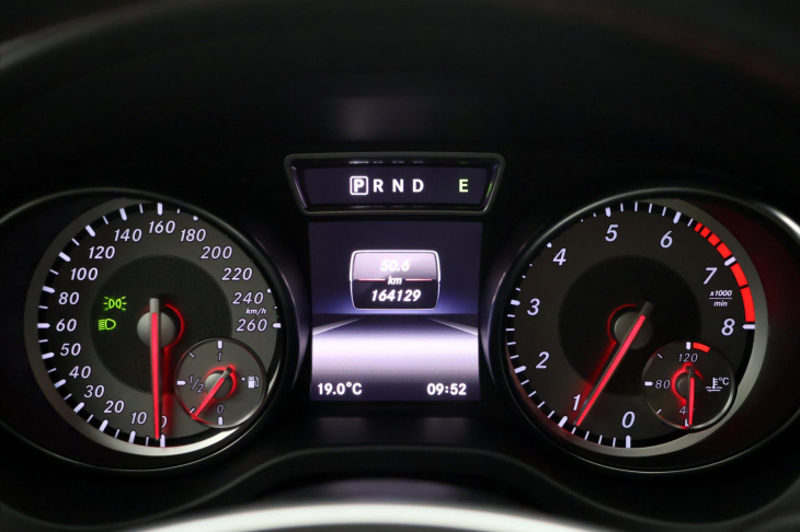 Mercedes-Benz CLA 1,6 200 115kW SB AMG Line
