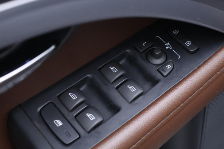 Volvo XC70 2,4 D4 133kW Aut. AWD Summum